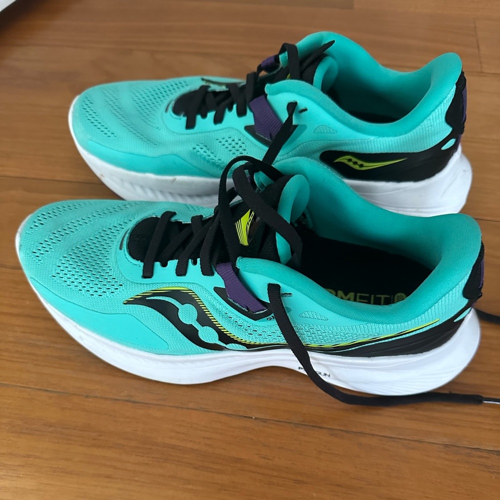 Saucony FormFit Running Shoes Size 7.5 women’s